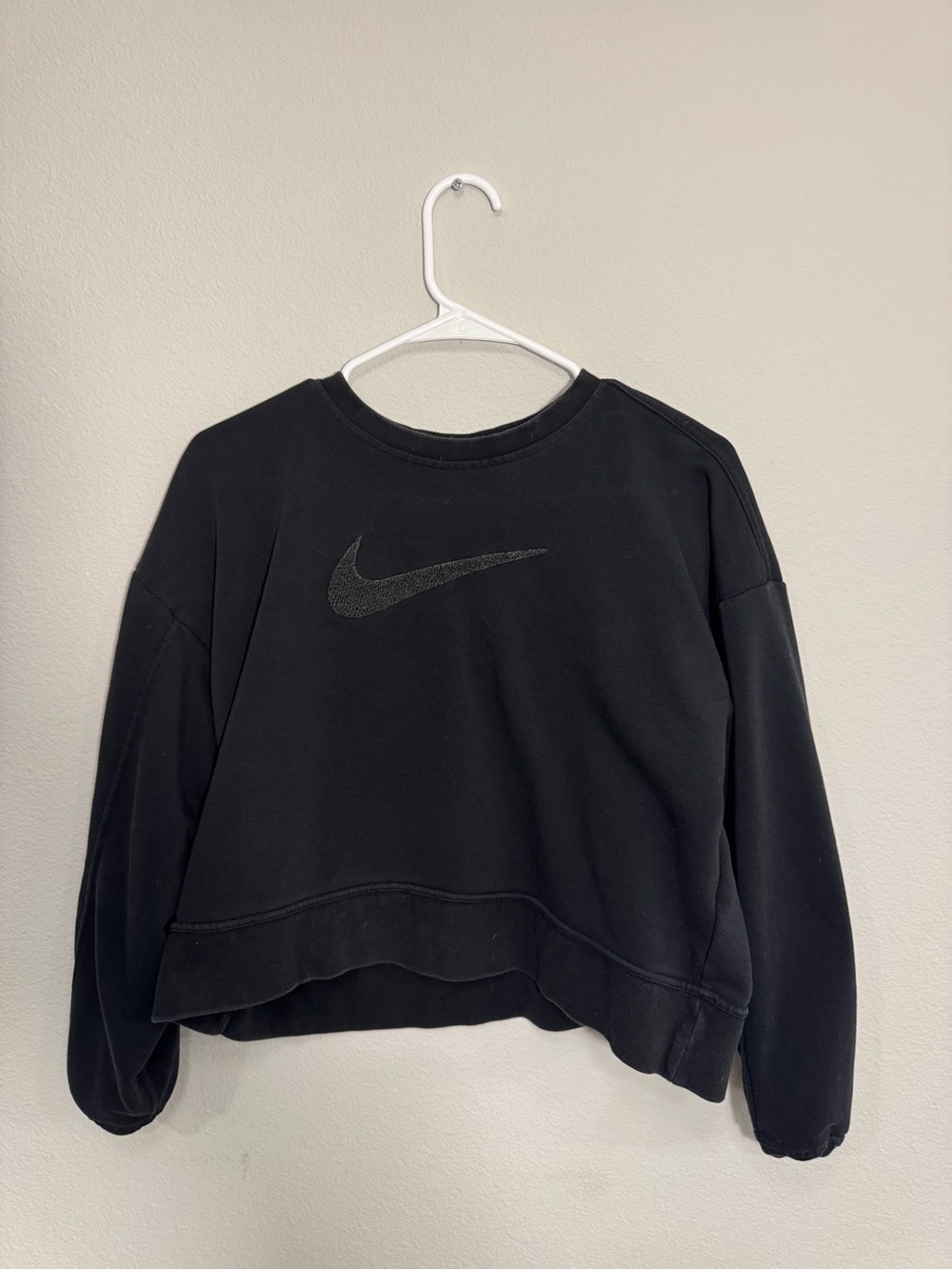 Nike Black Cropped Crewneck Sweatshirt
